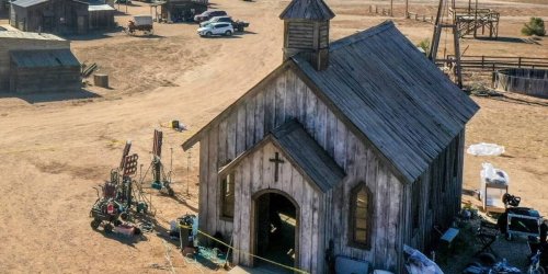 Ein Jahr nach der Tragödie am Set: Statt New Mexico: "Rust"-Dreharbeiten nach Kalifornien verlegt?