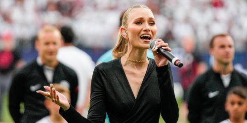 „Sollte immer um Respekt gehen“: Nach Pfeifkonzert bei deutscher Nationalhymne: Nun meldet sich Sängerin zu Wort