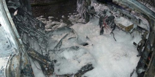 Kreispolizeibehörde Oberbergischer Kreis: POL-GM: Auto nach Einbruch in Apotheke ausgebrannt - Polizei sucht Zeugen