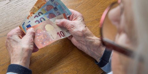 300 Euro nicht für Rentner: Rentnerin Gunhilde klagt gegen Anti-Teuer-Paket: „Regierung erklärt uns für überflüssig“