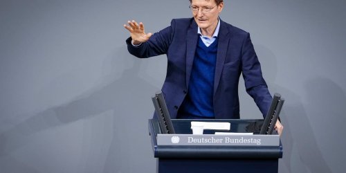 News zur Corona-Pandemie: Bundestag beschließt Bonus für Pflegekräfte - Inzidenz sinkt erneut