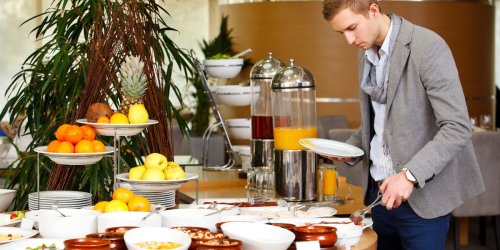 Im Urlaub : Darf ich Essen vom Frühstücksbuffet im Hotel einpacken und mitnehmen?