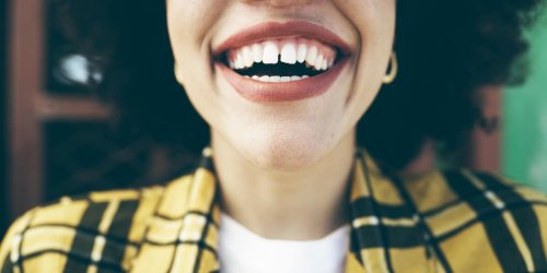 Raucher haben 15-fach erhöhtes Risiko: Parodontitis kann zum Zahnverlust führen - 3 Warnzeichen sollten Sie kennen