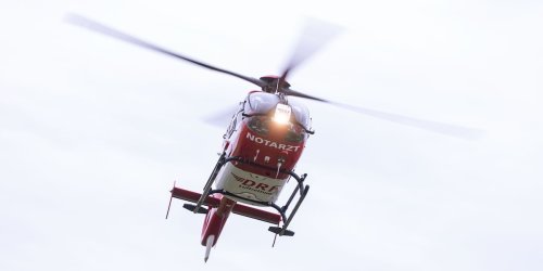 Landkreis Greiz: 27-Jähriger bei Arbeitsunfall schwer verletzt