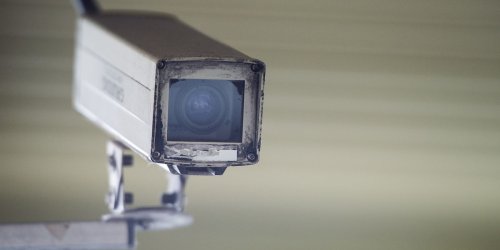 Pilotprojekt: Hessischer Innenminister rechnet künftig mit flächendeckender KI-Videoüberwachung