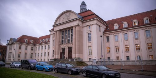 Landgericht Schwerin: Kinder von Lebensgefährtin missbraucht: Urteil erwartet