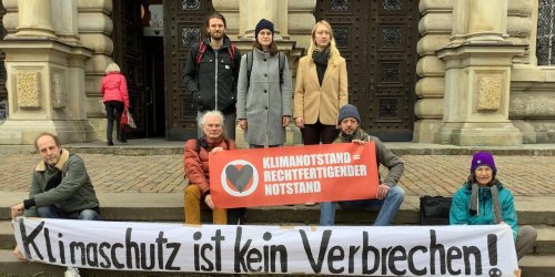 Richter erhöht Strafe für Aktivistin und hält Standpauke bei Urteilsspruch