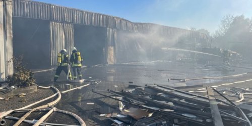 Freiwillige Feuerwehr der Stadt Goch: FF Goch: Abschlussmeldung: Großbrand einer Gewerbehalle