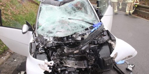 Polizei Rheinisch-Bergischer Kreis: POL-RBK: Burscheid - Lebensgefährlich verletzt nach Frontalzusammenstoß
