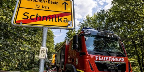 Löscharbeiten: Waldbrand in der Böhmischen Schweiz gelöscht