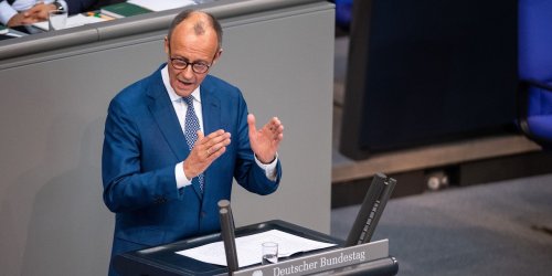 Regierungskrise in Deutschland: Merz zerlegt Scholz: „Es ist einfach nur noch peinlich - Sie können es nicht!“