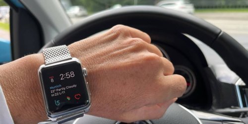 ADAC über Smartwatch-Verbot: Das gilt im Auto für Apple Watch & Co.
