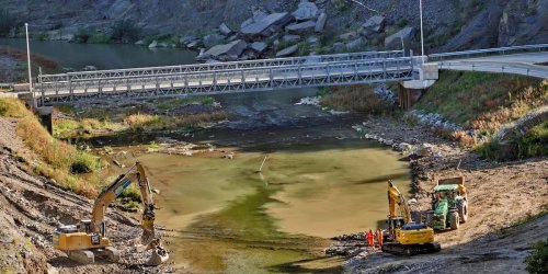 Flutkatastrophe im Ahrtal: Bei Flut zerstört: Erster Brückeneinschub auf Ahrstrecke