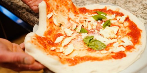 Pizzabäcker verraten: An zwei Dingen erkennen Sie eine schlechte Pizzeria sofort