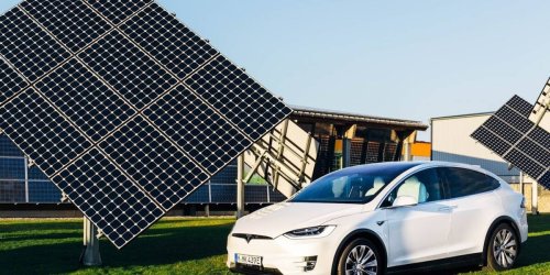 Photovoltaik mit E-Mobilität kombinieren: So geht's richtig