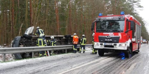 Freiwillige Feuerwehr Celle: FW Celle: Verkehrsunfall zwischen Groß Hehlen und Scheuen