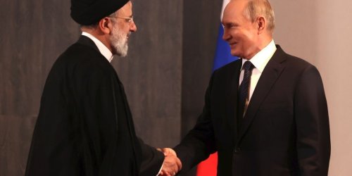 Allianz der Ausgestoßenen: Wie der Iran Putin mit Öl-Tricks aus der Klemme hilft