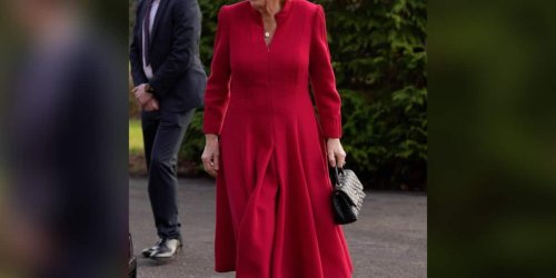 Besuch bei Soldaten: Jetzt auch Queen Consort Camilla: Die Royals setzen auf Rot