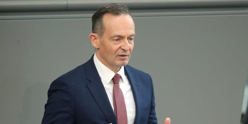 „Kosten 53.000 Euro“: Verkehrsminister Wissing irritiert mit neuer Aussage zu E-Autos