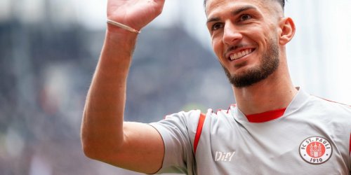 Köln-Wechsel trotz Transfersperre? Jetzt hat St. Paulis Paqarada endlich Klarheit