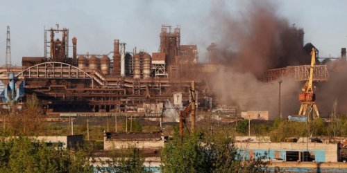 Der Kriegsverlauf in der Ukraine im Ticker: Ukraine: Russland wirft Phosphorbomben mit ESC-Aufschrift auf Asow-Stahlwerk