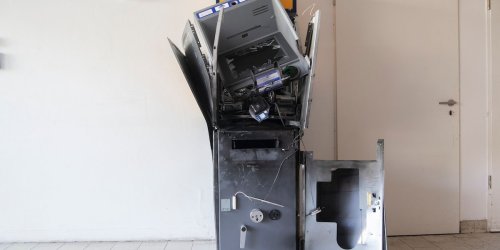 Cham: Geldautomat gesprengt: Schaden am Gebäude