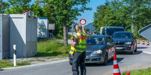 Bundespolizeidirektion München: Bundespolizeidirektion München: Mutmaßliche Schleuser festgenommen / Schweizer, Chinesin und Italiener bei Grenzkontrollen mit Migranten gestoppt