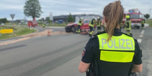Polizeiinspektion Hameln-Pyrmont/Holzminden: POL-HM: Verkehrsunfall mit zwei leicht verletzten Personen auf der Kreuzung K 3/Herkenser Straße