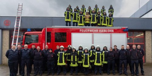 Feuerwehr Iserlohn: FW-MK: Grundausbildung - Stufe B 2023 - der Freiwilligen Feuerwehr