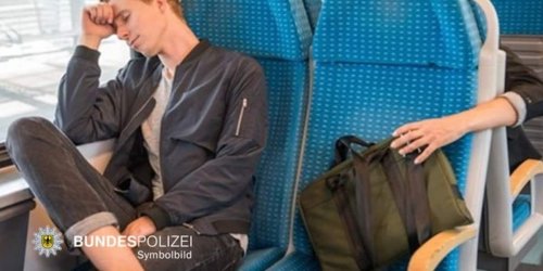Bundespolizeidirektion München: Bundespolizeidirektion München: Diebstahl im Zug führt zu weiterem Diebesgut, Drogen und zur Haftprüfung - Reisende findet Dieb im ICE