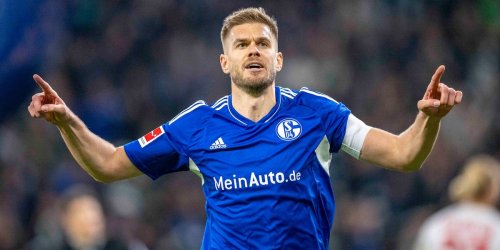 Bundesliga-Schlusslicht: Schalke verspielt Sieg im Test bei Rapid Wien