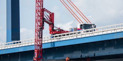 Reparatur: Rechter Fahrstreifen auf Norderelbbrücke in Hamburg gesperrt
