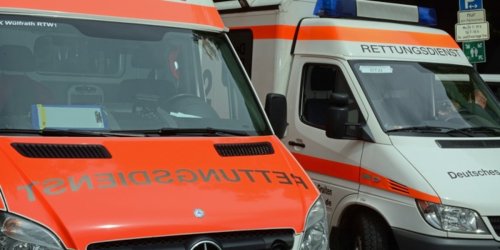 Polizei Mettmann: POL-ME: Seniorin angefahren und schwer verletzt - Ratingen - 2205117