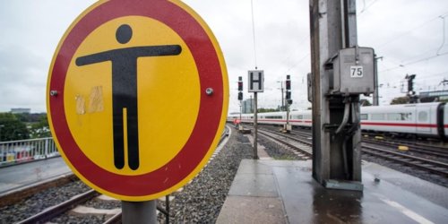 Bundespolizeidirektion Sankt Augustin: BPOL NRW: Person im Gleisbereich: Bundespolizei stoppt Bahnfahrt über Hohenzollernbrücke