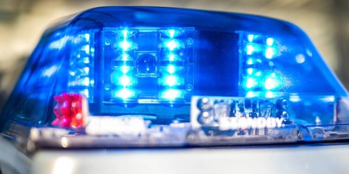 Münster: Alkoholisierter Autofahrer rast in Spielothek - eine Schwerverletzte