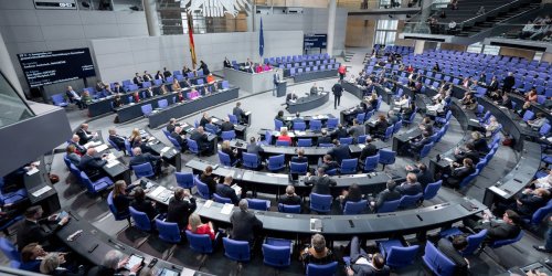 Bundestagssitzung im Liveticker: Aktuelle Stunde zur Bezahlkarte für Asylbewerber