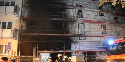 Großeinsatz der Feuerwehr: Tiefgarage in Hamburg brennt