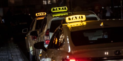 Fahrdienstvermittler: Taxi-Branche: Senat muss strenger kontrollieren