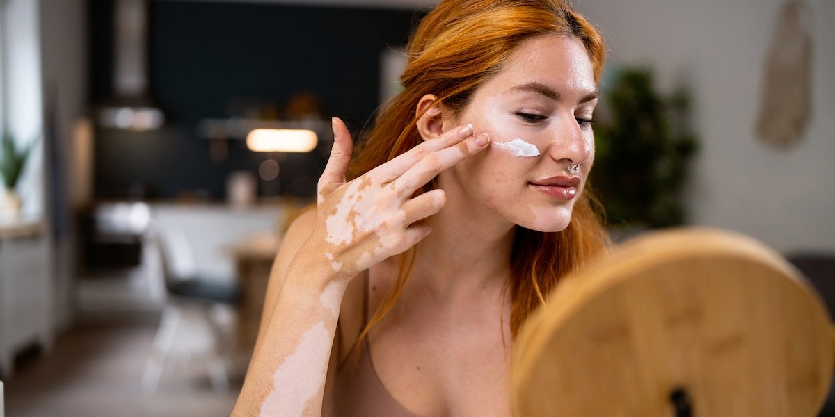 Poren verkleinern, Naturkosmetik, Retinol: Dermatologin entlarvt Beauty-Trends – was wirklich hilft und was nur Marketing ist