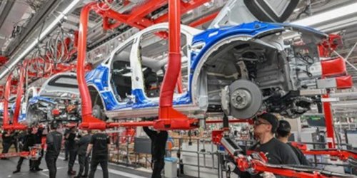 Fast jeden Tag ein Unfall: Deutsches Tesla-Werk scheint für Mitarbeiter extrem gefährlich zu sein
