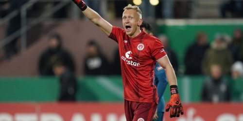 DFB-Pokal: St. Paulis Torwart-Slapstick-Moment: «Das passiert»
