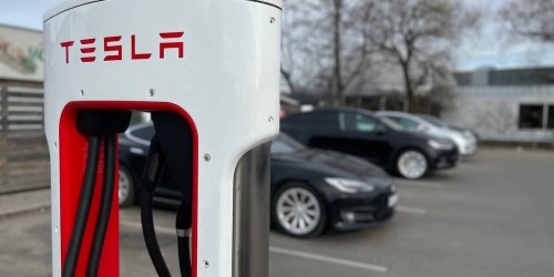 Hitzewelle: Tesla warnt E-Auto-Fahrer vor dem Laden