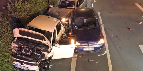 Kreispolizeibehörde Märkischer Kreis: POL-MK: Unfall: Fünf zum Teil schwer Verletzte nach Verdacht des verbotenen Kraftfahrzeugrennens
