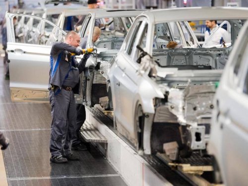 Wegen Chipmangel: Autoindustrie droht Produktionsausfall von 5 Millionen Fahrzeugen