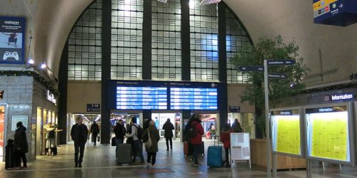 Sie schaffte es nicht mehr zur Toilette: Frau entleert ihren Darm am Karlsruher Hauptbahnhof - Anzeige