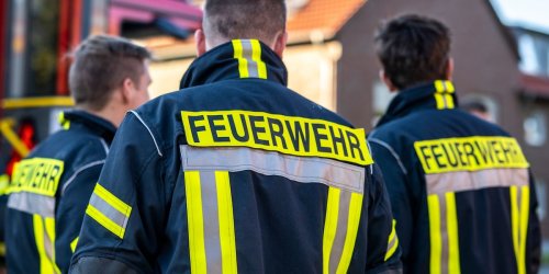 Feuerwehreinsatz: Feuer verursacht großen Sachschaden in Neumünster