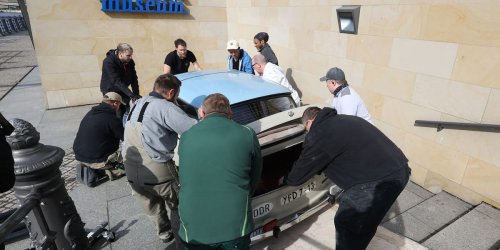 Geschichte: Trabant rollt über Treppen zurück ins DDR-Museum