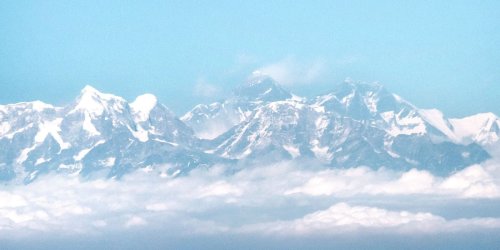 Drama im Himalaya: Angehende Bergführer von Lawine verschüttet - mehrere Tote geborgen