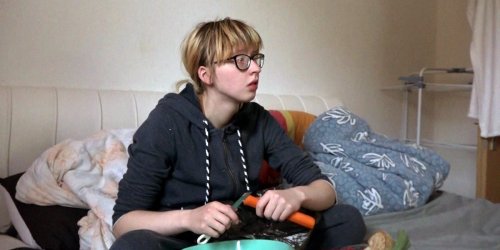 RTL2-Sendung über Rostocker Paar: Jasmin (19) kassiert Bürgergeld und sagt in TV-Doku: „Kein Bock auf irgendwas“