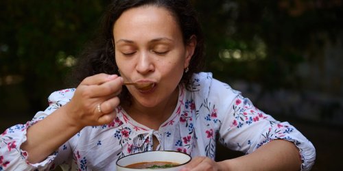Gegen Muskel- und Gelenkschmerzen: Ernährungsmedizinerin rät zu diesem Soulfood gegen Wechseljahrs-Beschwerden
